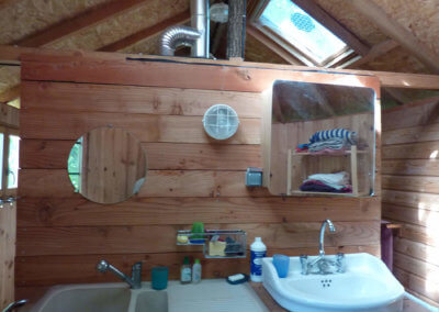 Salle d'eau du camping au coeur des bois à Manaska Haute Garonne