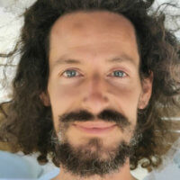 Yogi Atman enseigne le yoga à Montbrun-Bocage