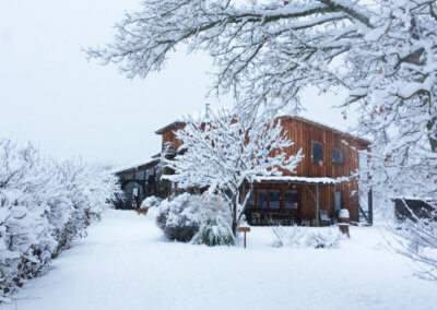 Manaska, eco-lieu de ressourcement à 1h de toulouse, sous la neige